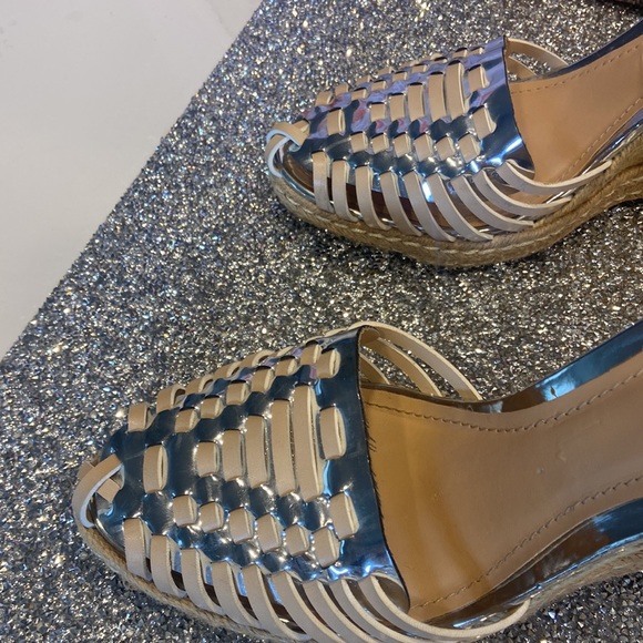 Catherine Malandrino | Miyoko Wedge Sandal | Size: 9 | Color: Silver Tan - Picture 4 of 17